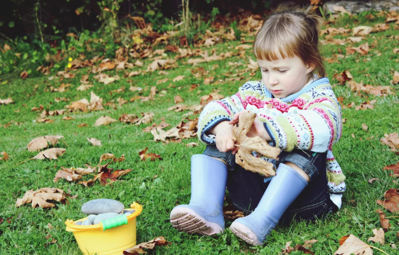 messy outdoor activities for kids