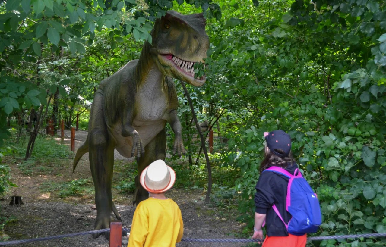outdoor dinosaur activities
